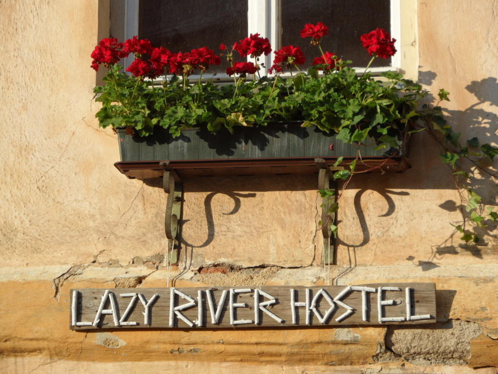 Lazy River Hostel Loket Dış mekan fotoğraf